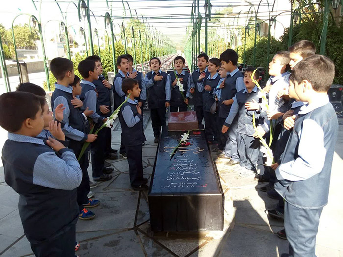 970716 hozor danesh amozan dabestan emam hasan mojtaba dar gholzare shohadaye hamedan 02