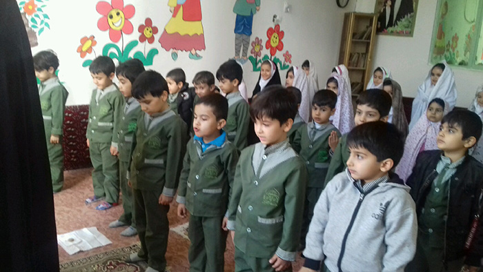 970805 amozesh namaz be noamozan pish dabestani gholhaye fatemi zarandeye kerman 02