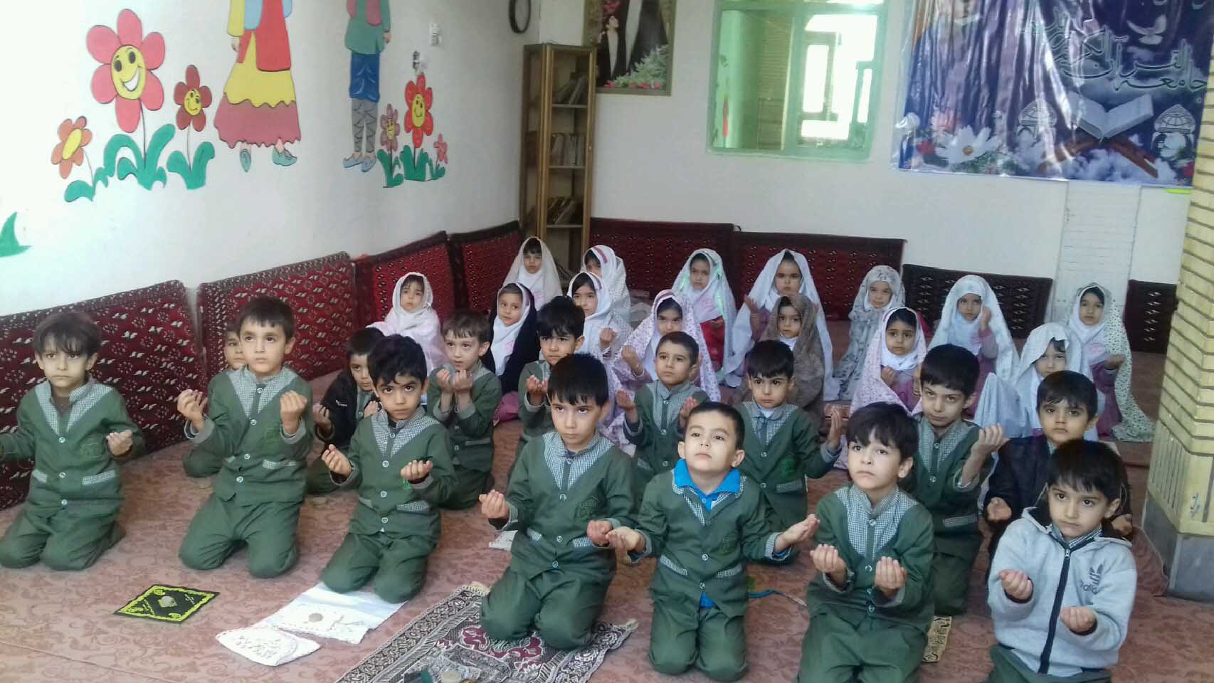 970805 amozesh namaz be noamozan pish dabestani gholhaye fatemi zarandeye kerman 03