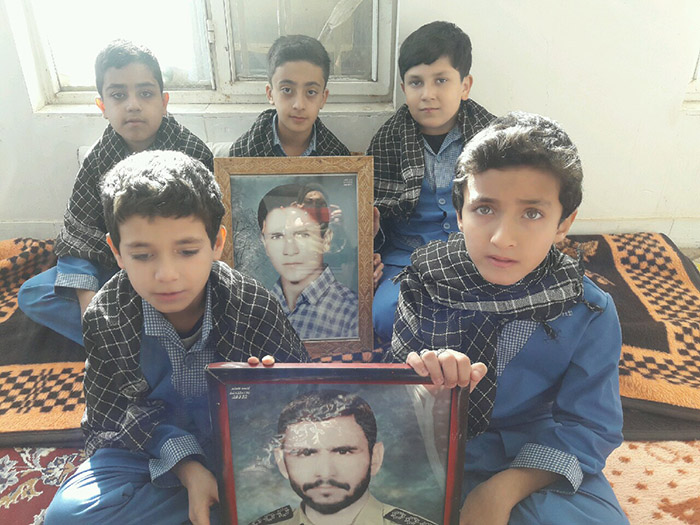 970925 didar danesh amozan qorani emam hasan mojtaba rafsanjan ba khanevadeye shahid zeyayi 02