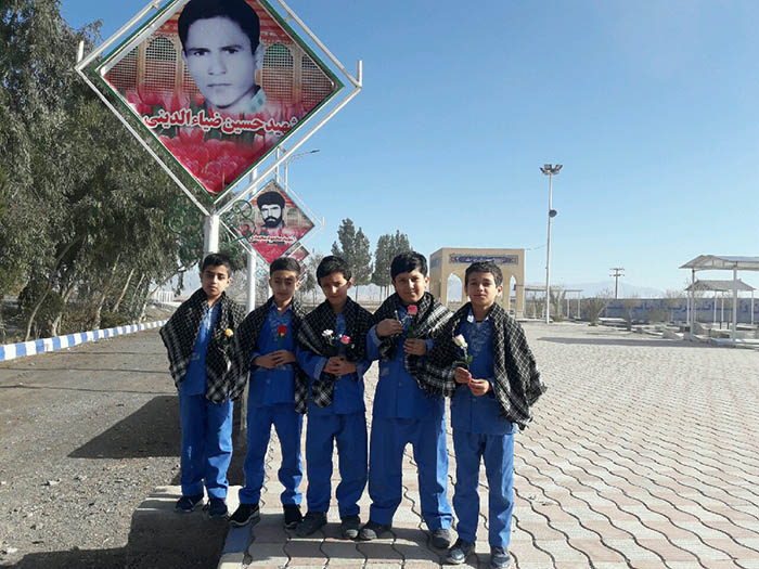 970925 didar danesh amozan qorani emam hasan mojtaba rafsanjan ba khanevadeye shahid zeyayi 06