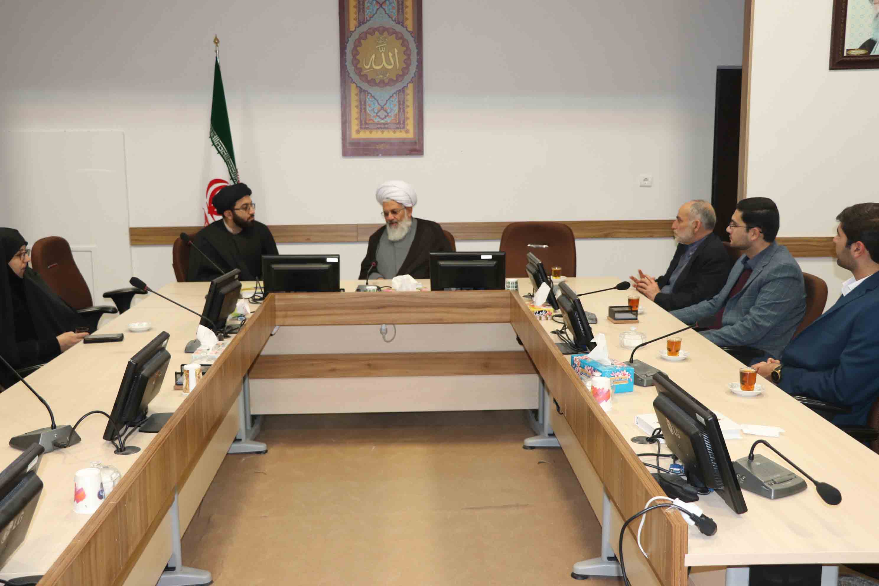 971107 ghozaresh tasvire az safar ghaem maghme moasese be zanjan 02