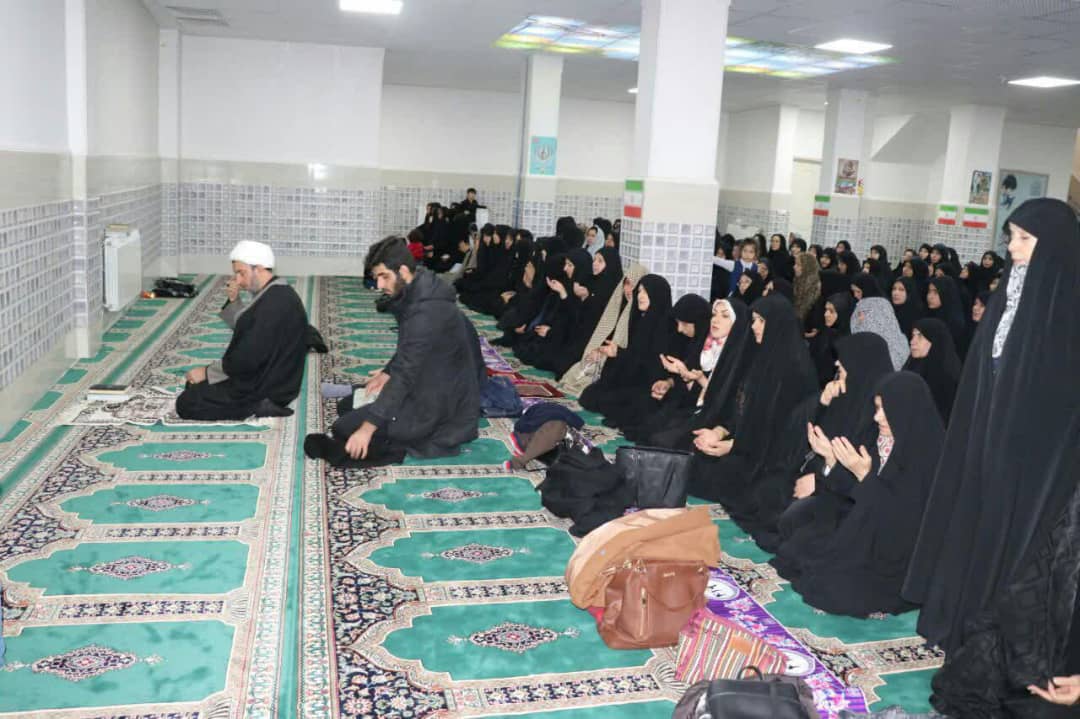 971122 hozor namayande zaanjan dar majles khobregan rahbari dar azadari shobeh zanjan 05