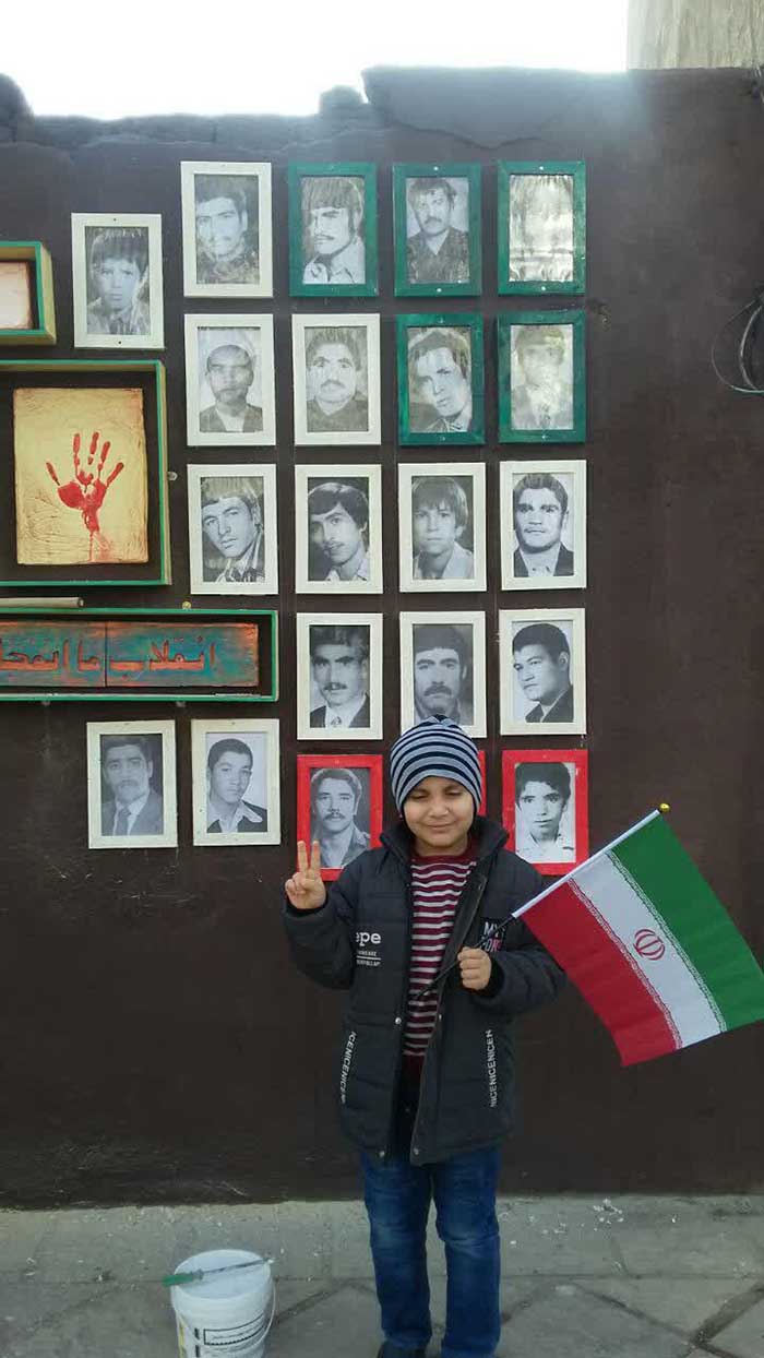 971124 ghozaresh tasveri az hozor qoran amozan dar marasem 22 bahman 01