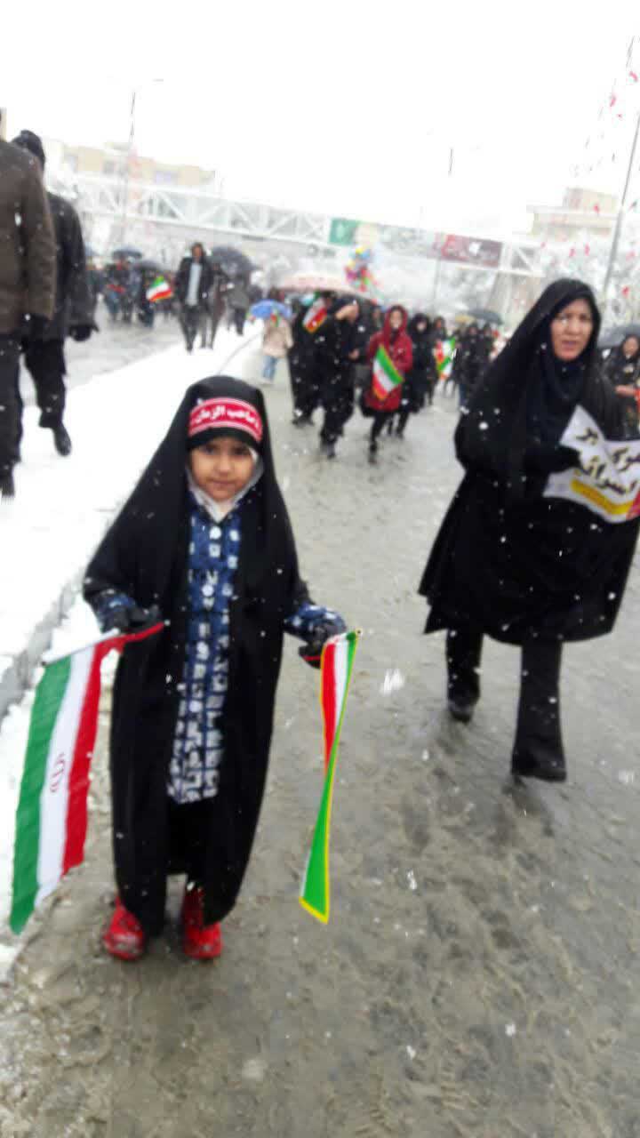 971124 ghozaresh tasveri az hozor qoran amozan dar marasem 22 bahman 03