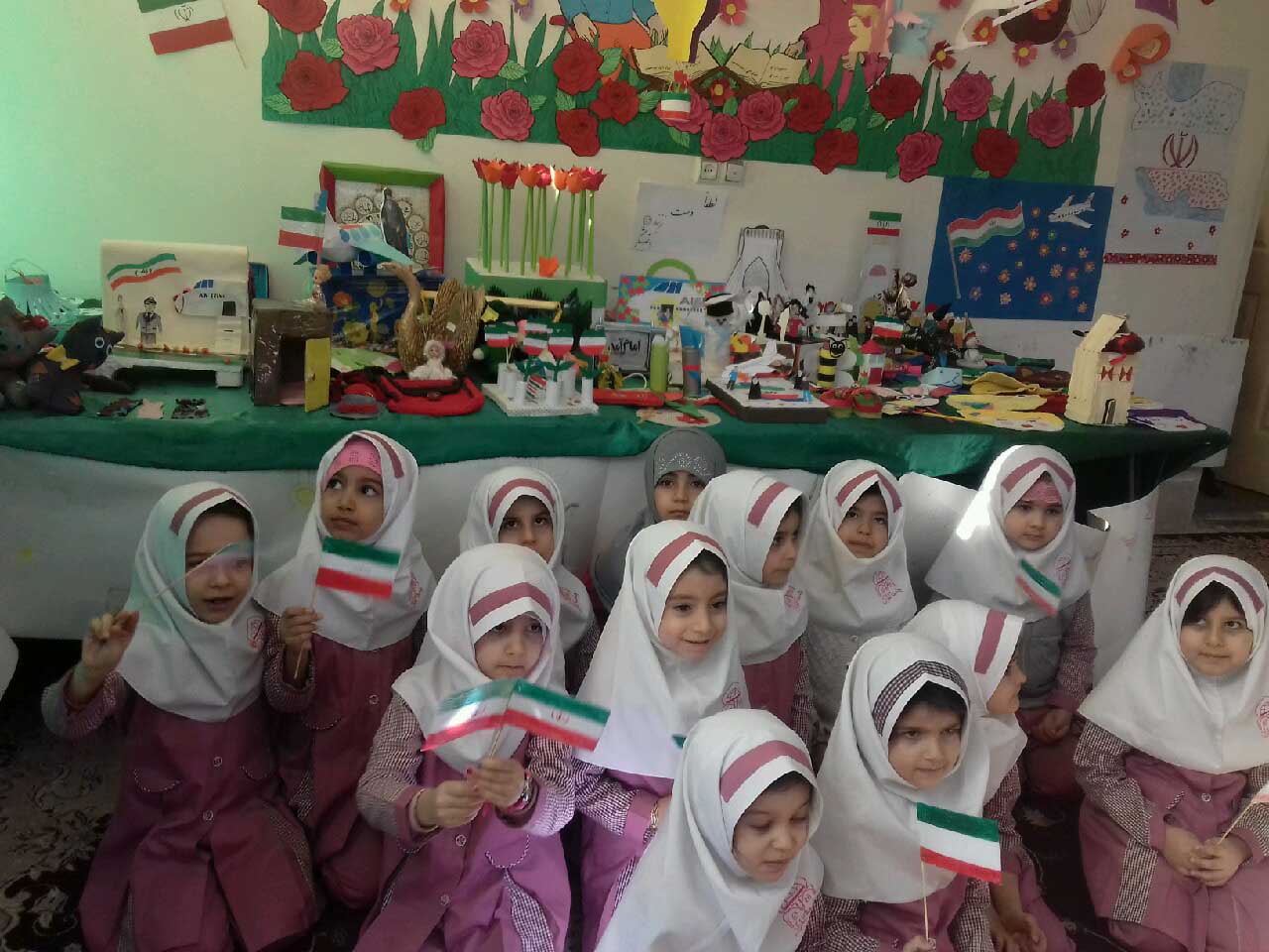 971125 namayeshghah kar dasti enghelabi pardesan 02