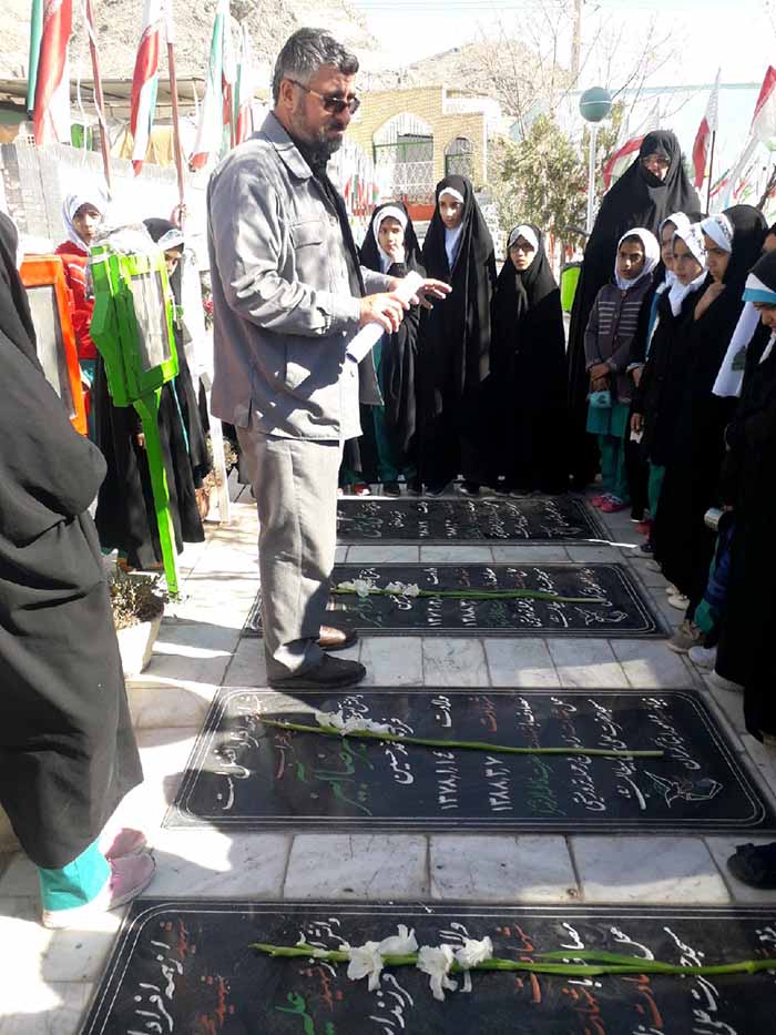 9712017 hozor danesh amozan dokhtyar shobeye zahedan dar gholzare shohada 02
