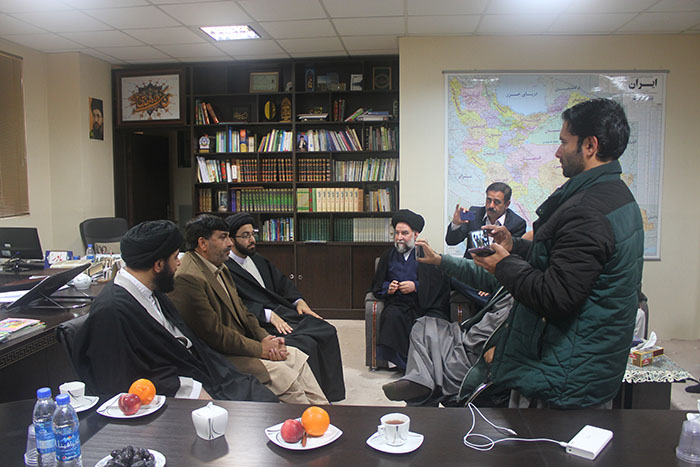 971208 didar ghorohi az asatid daneshghah shahr parachnar pakistan ba modireat moasese 01