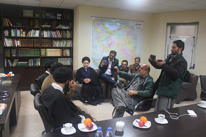 971208 didar ghorohi az asatid daneshghah shahr parachnar pakistan ba modireat moasese 03