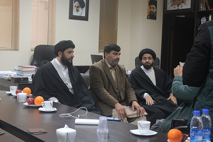971208 didar ghorohi az asatid daneshghah shahr parachnar pakistan ba modireat moasese 04