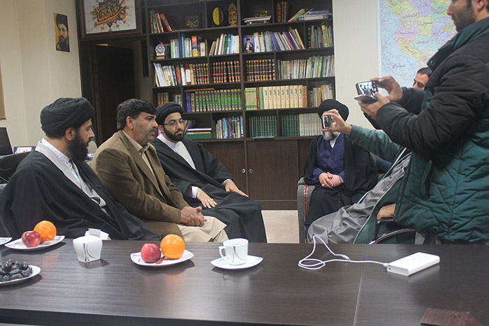971208 didar ghorohi az asatid daneshghah shahr parachnar pakistan ba modireat moasese 05