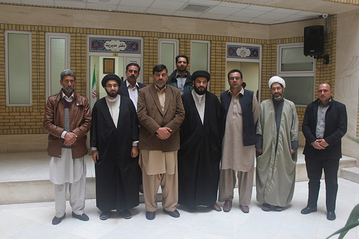 971208 didar ghorohi az asatid daneshghah shahr parachnar pakistan ba modireat moasese 06