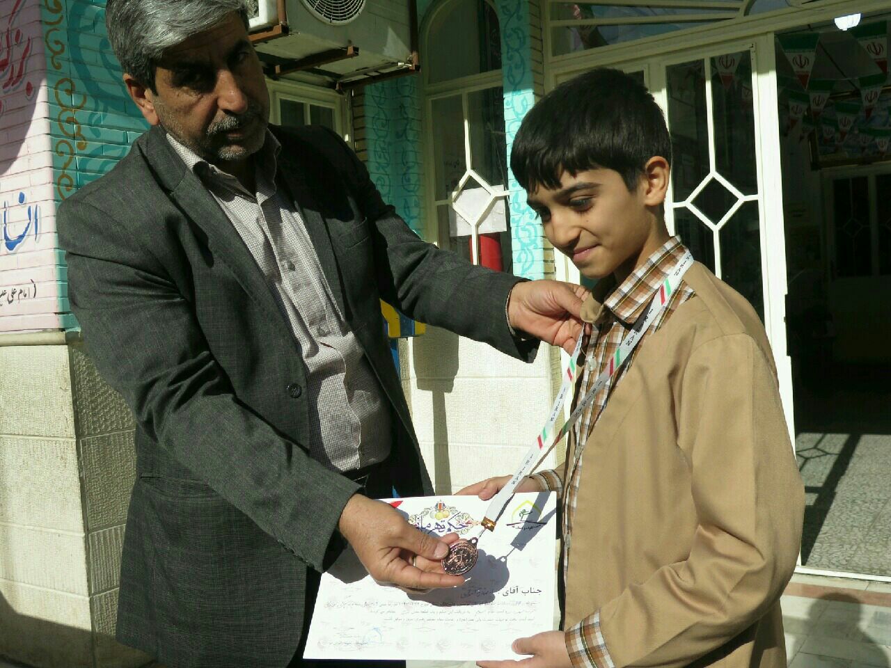 980126 derakhshesh danesh amozan dabestan emam hasdan mojtaba qom dar mosabeghat tekvando 02