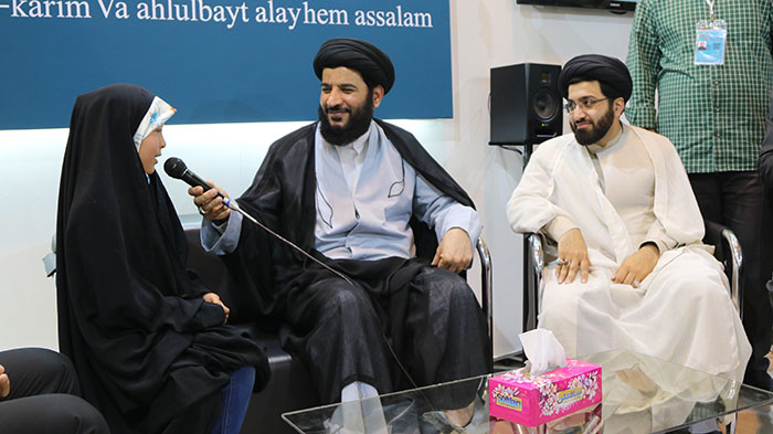 980228 hozor modir va ghaem magham jqk dar namayeshghah qoraN KARIM 05