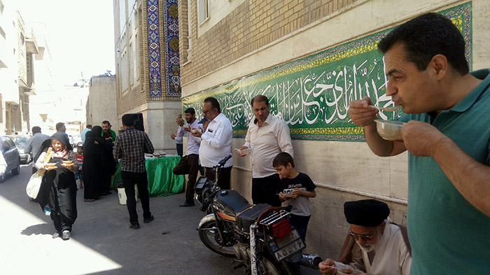 980530 ghozaresh tasveri etam mehmanan zaerin va mojaveran jqk qom 04