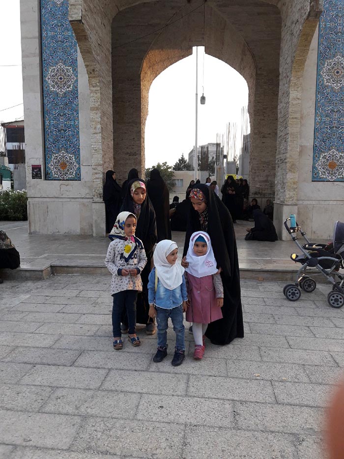 9807060ghobar robi az mazar shohadaye defah moqadas 001