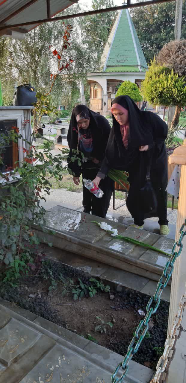 9807060ghobar robi az mazar shohadaye defah moqadas 003