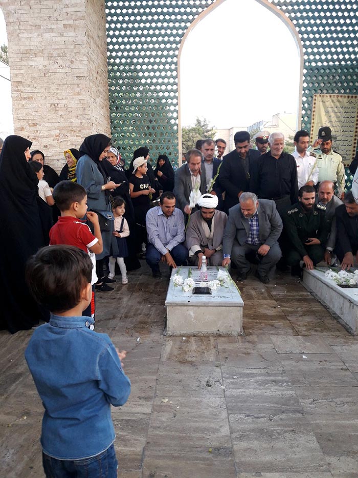 9807060ghobar robi az mazar shohadaye defah moqadas 007