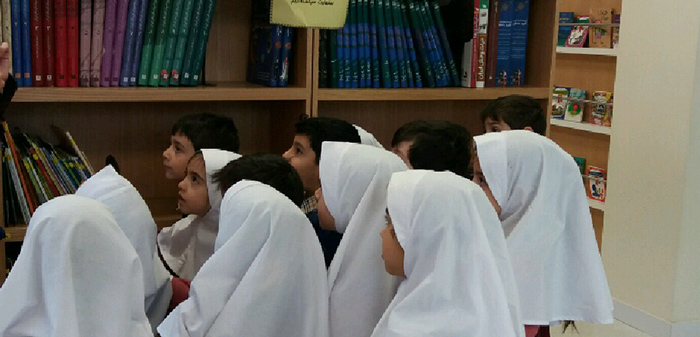 980907 hozor qoran amozan khansari dar ketabkhane 01